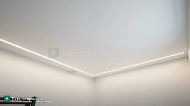 Парящий контур с подсветкой по периметру ванной